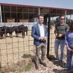 González Corral en las nuevas instalaciones con David Esteban