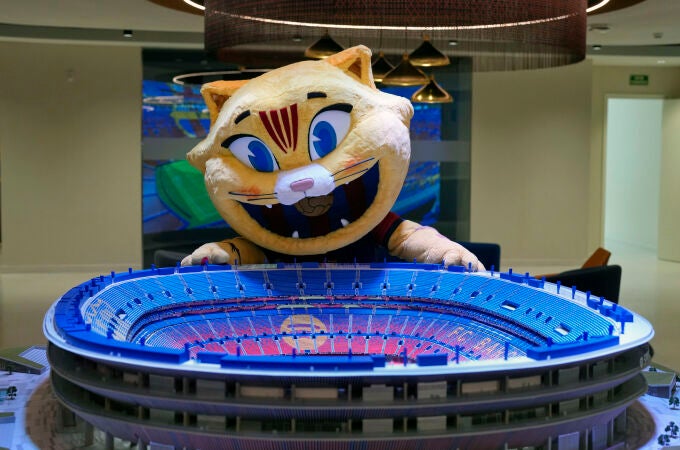 La mascota CAT, el último gran fichaje mediático del Barça