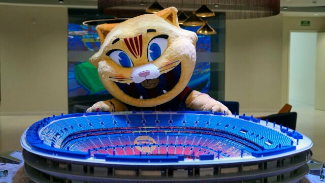 La mascota CAT, el último gran fichaje mediático del Barça