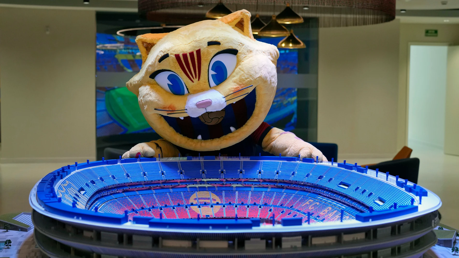 La mascota CAT, el último gran fichaje mediático del Barça