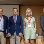 l rector de la Universidad de Salamanca, Juan Manuel Corchado, inaugura el curso “BioPhySAL”, organizada por la biofísica Eva Nogales