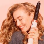 El nuevo moldeador Dyson Airwrap Co-anda 2x, en color Ceramic Pink