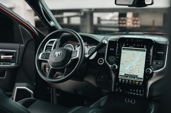 El botón que existe en todos los coches y poca gente sabe cómo usarlo (muy útil en verano)