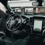 El botón que existe en todos los coches y poca gente sabe cómo usarlo (muy útil en verano)
