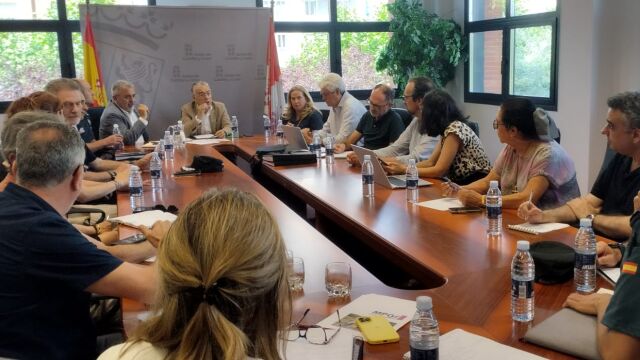Reunión del Cecopi por el vertido de 370 litros de sosa cáustica diluida en agua al 50% de un camión en el polígono de Villalonquéjar