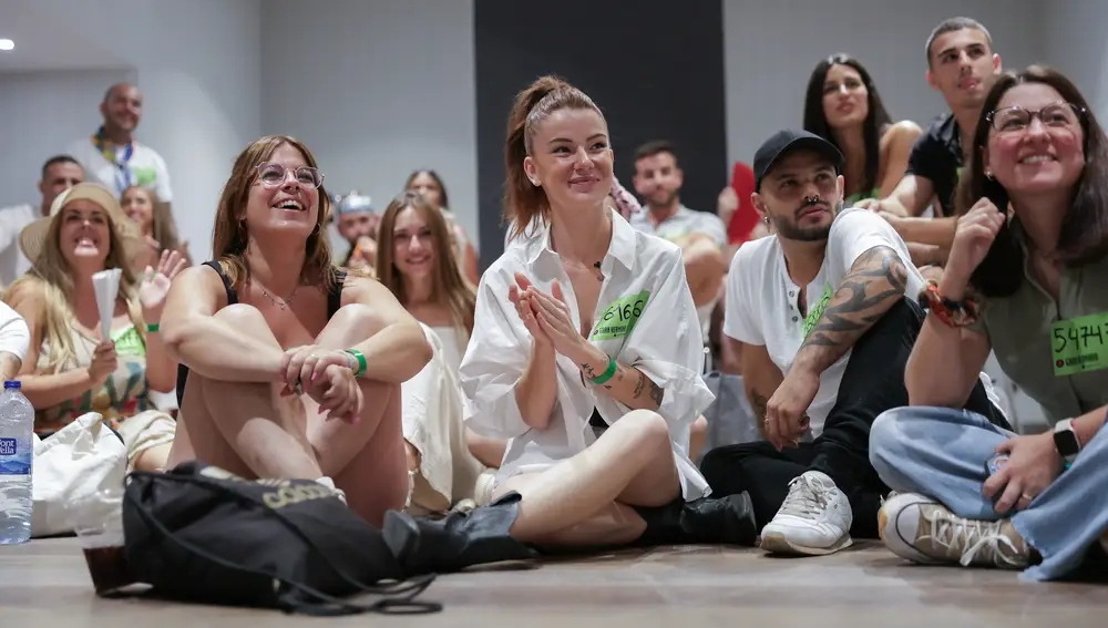 Varios aspirantes a Gran Hermano durante el casting en Barcelona