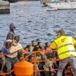 AMP.- El Gobierno ofrece 400 plazas en Madrid para menores migrantes solicitantes de asilo de Canarias