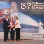 El presidente de la Diputación, Toni Pérez, la consellera de Turismo, Marián Cano, y la concejala de Presidencia de l'Alfàs del Pi, Mayte García, en la presentación hoy el festival de cine