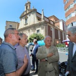 El consejero Gonzalo Santonja visita Palencia para contemplar los deterioros de la iglesia