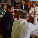 Reunion del PSOE (Maria Jesus Montero y Felix Bolaños) y Sumar (Ernest Urtasún) en la comisión sobre el pacto 