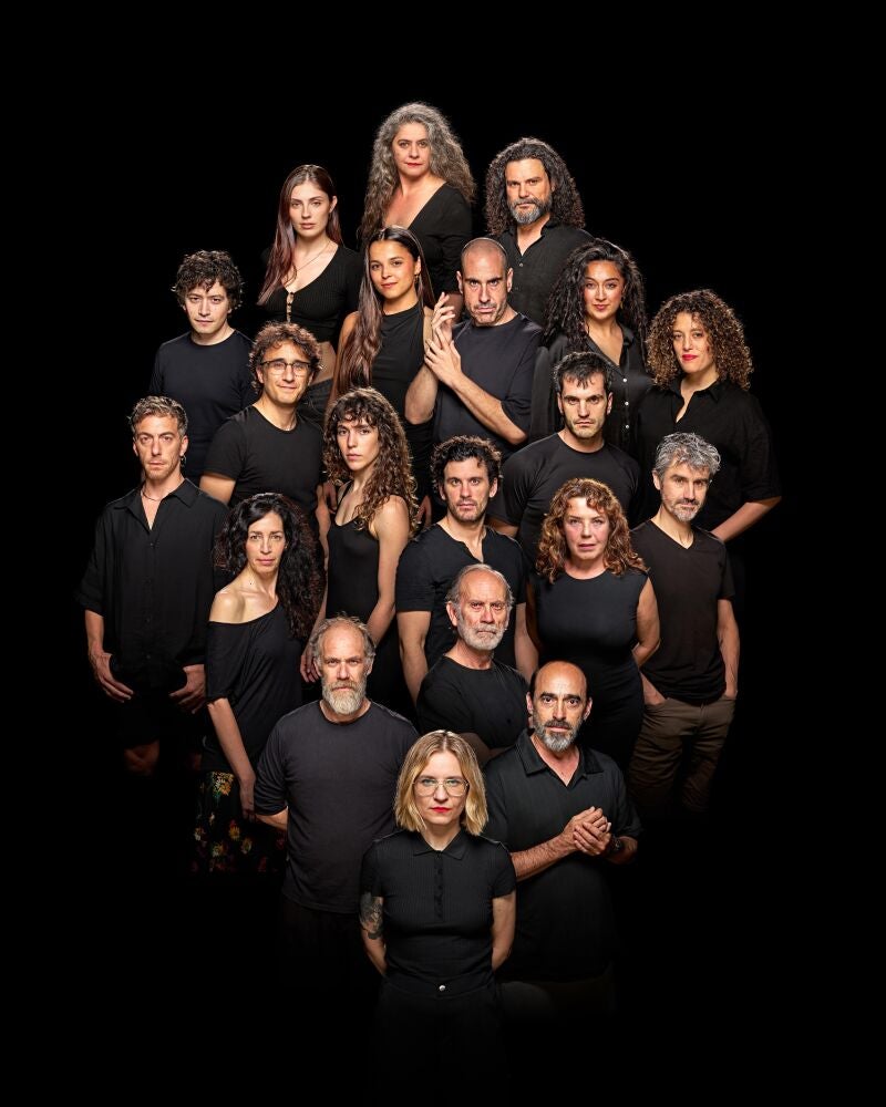 Montaje promocional de la obra; abajo, la directora del proyecto, Rakel Camacho
