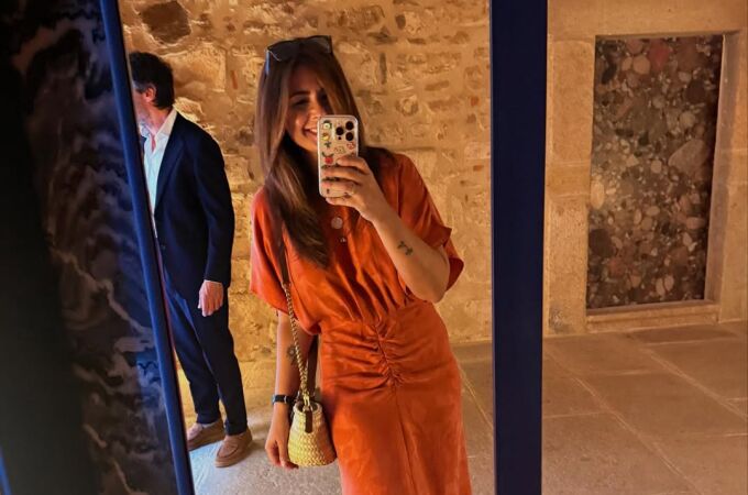 Nuria Roca con vestido de invitada perfecta.