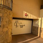 Pintada en la casa de la concejala socialista de Candeleda