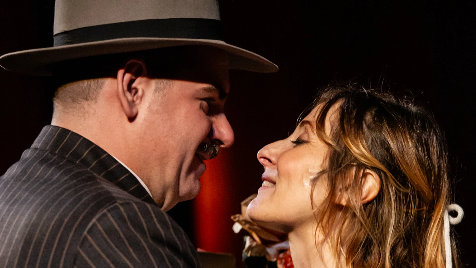 Jorge Usón y Nathalie Pozas en la obra