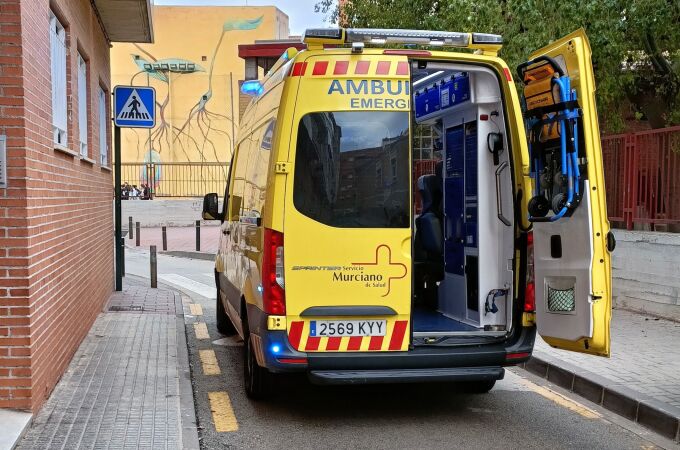 El herido de Torre Pacheco (Murcia) fue trasladado en ambulancia 