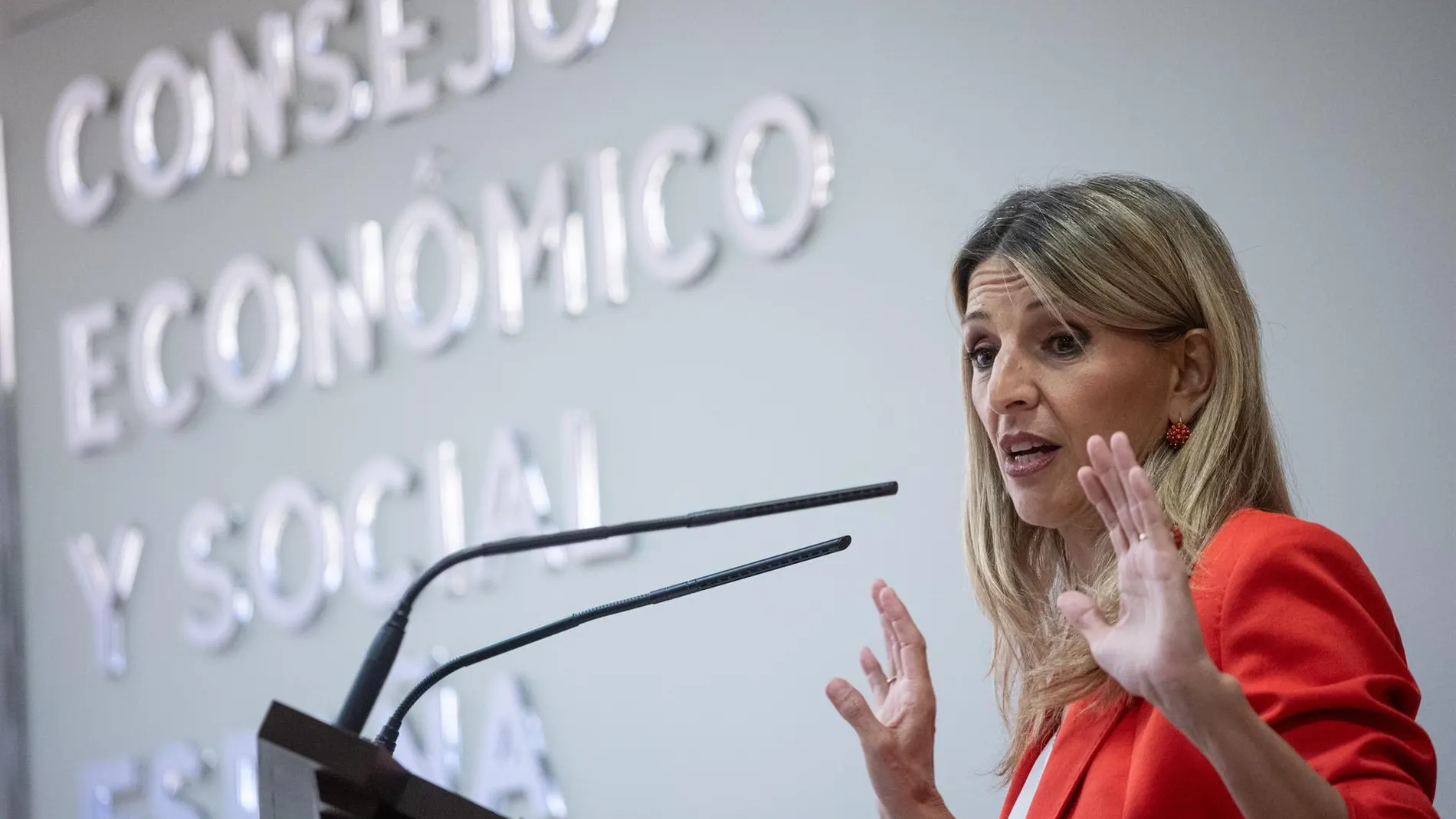 MADRID.-VÍDEO: Almeida ironiza al decir que ve a Yolanda Díaz "tan enfadada que no piensa abandonar el despacho del Ministerio"