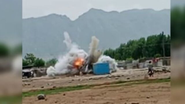 Momento de la explosión de la moto bomba