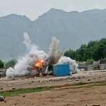 Momento de la explosión de la moto bomba