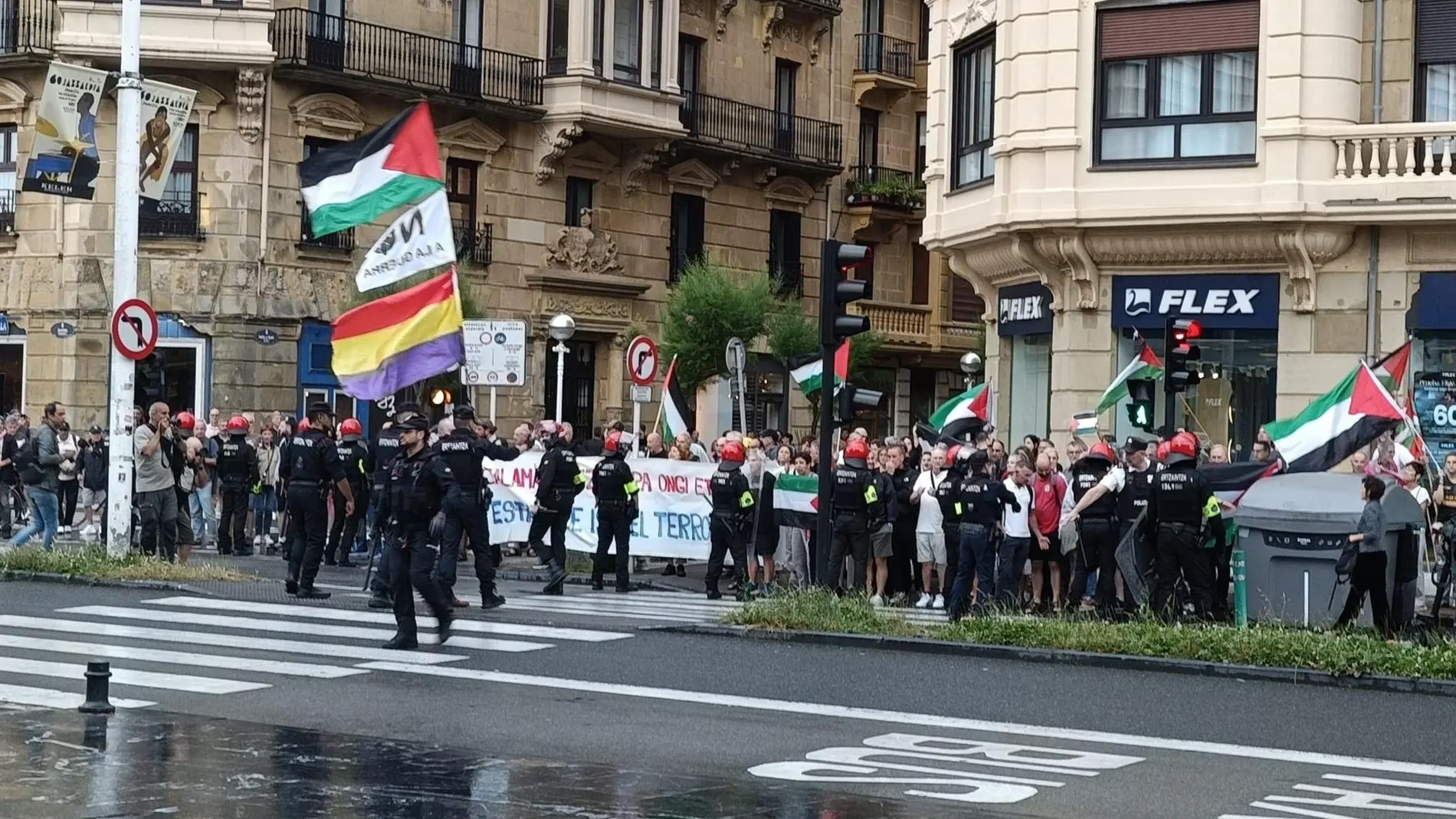 Protestan contra la actuación de Andrés Calamaro en San Sebastián por su apoyo al estado "sionista" de Israel