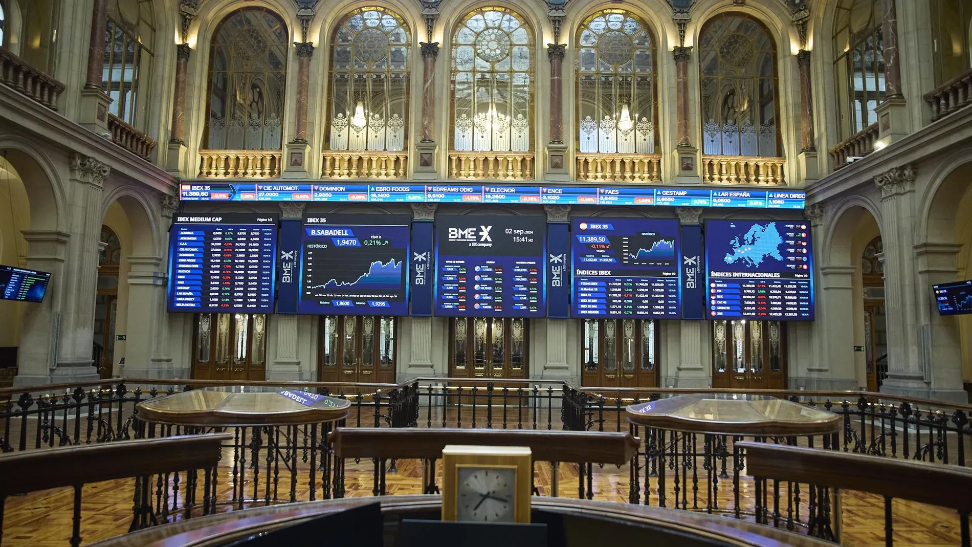 Economía/Bolsa.- El Ibex 35 se revaloriza un 0,4% y reconquista los 14.000 enteros con el apoyo de acereras y Sabadell