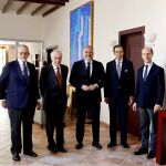 En la imagen, Carlos Pollán junto a Rafael Benjumea, Carlos Zurita y Rodríguez Ponga, entre otros