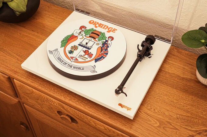 Puede no ser un amplificador de guitarra, pero el diseño de este tocadiscos es 100% Orange
