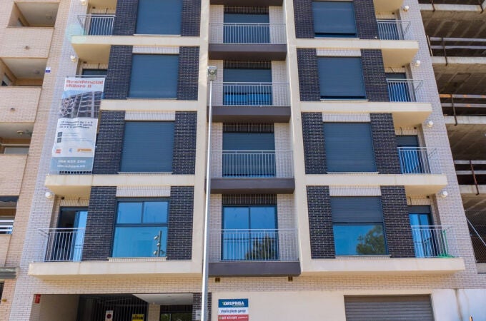 Edificio con inmuebles en venta por Cimenta2