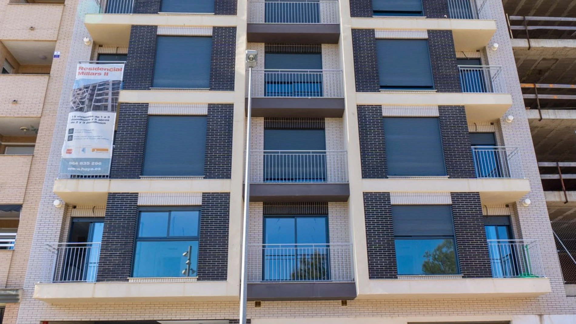 Edificio con inmuebles en venta por Cimenta2