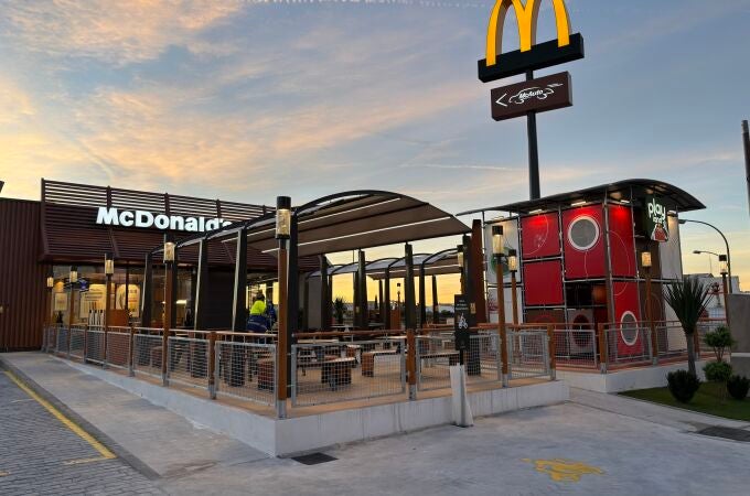 Economía.- McDonald's España busca más de 6.500 nuevos empleados para este verano