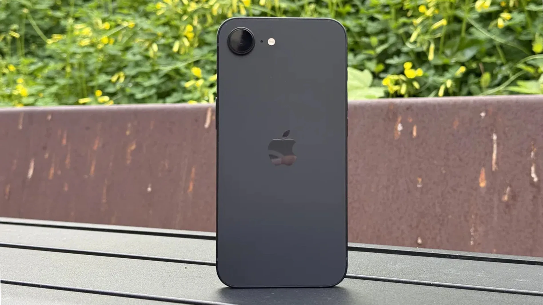 iPhone 16e