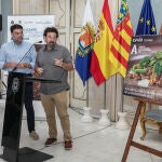 El alcalde de Alicante, Luis Barcala, y el chef Dani Frìas, presentan el sello de Alicante como Capital de la Gastronomía de España