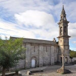 Un claustro, tres sepulcros y un río: así es este histórico monasterio lucense