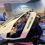 José Luis Sanz Merino visita La Cabina, el espacio de inspiración tecnológica de Telefónica