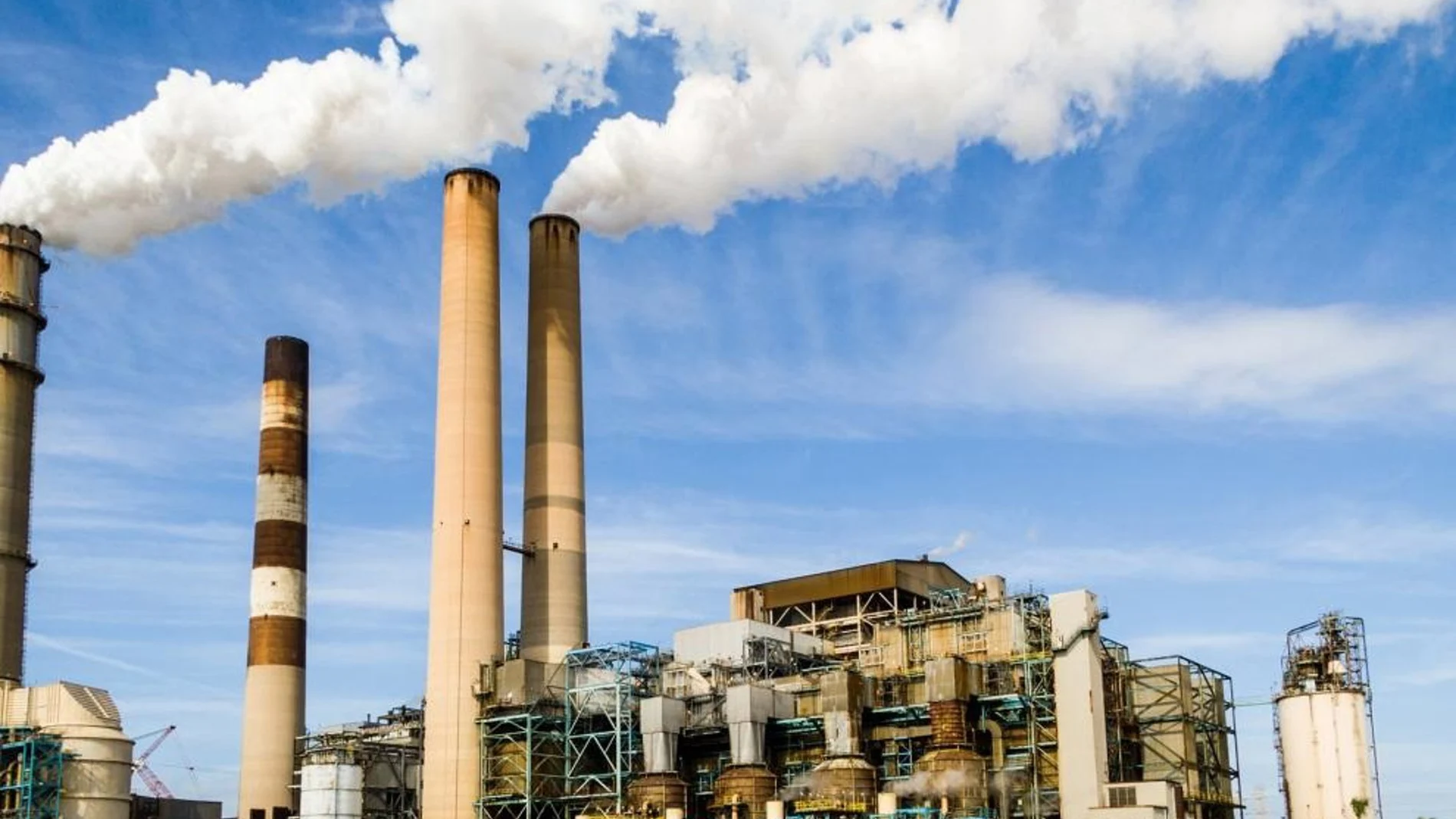 AMP.- Bruselas propone usar créditos internacionales de carbono para reducir un 90% las emisiones de la UE en 2040