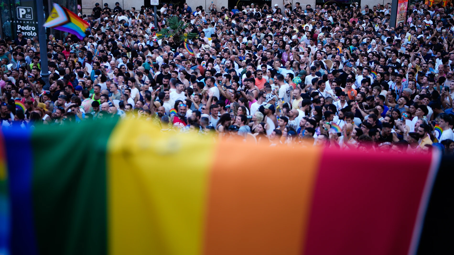 MADRID, 02/07/2025.- Vista de un momento del pregón del Orgullo 2025 este miércoles, en la plaza Pedro Zerolo de Madrid. EFE/ Borja Sanchez-Trillo