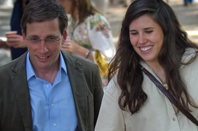 Así entraba Teresa Urquijo a una clínica de Madrid para dar a luz