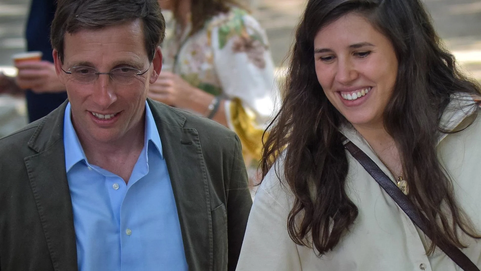 Así entraba Teresa Urquijo a una clínica de Madrid para dar a luz