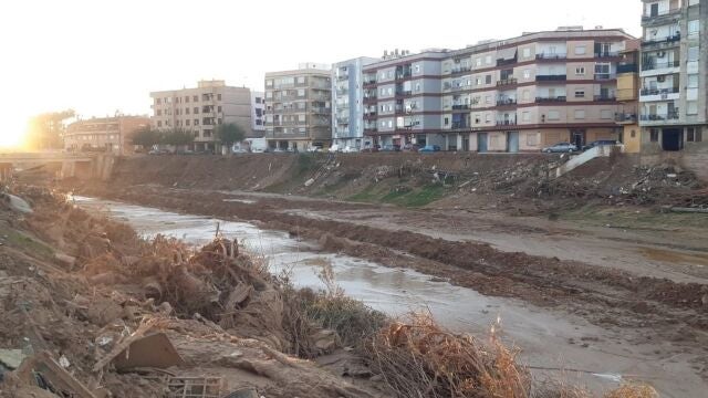 La jueza de la dana pide información sobre los bomberos movilizados al barranco del Poyo y el tiempo que estuvieron