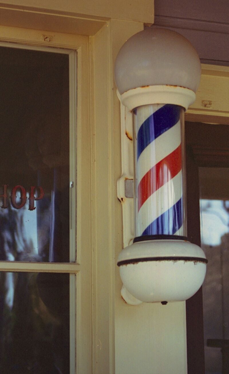 ¿Por qué gira el poste de barbería?