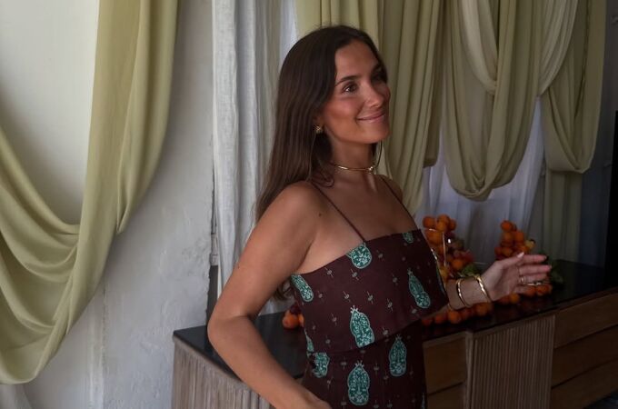 El look de María Pombo con vestido.