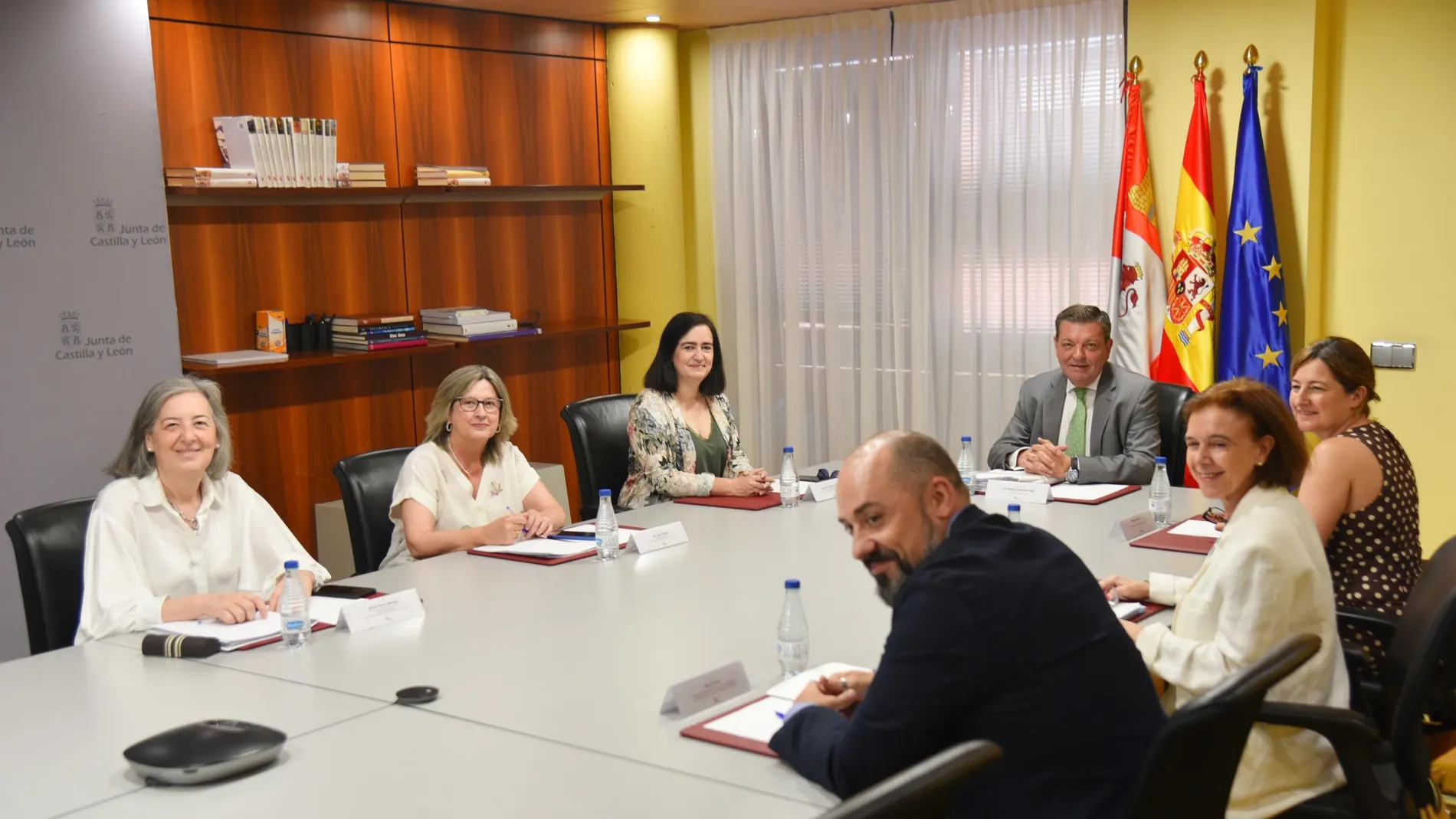 El consejero de la Presidencia, Luis Miguel González Gago, se reúne con representates de CEOE Castilla y León