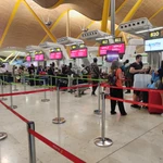 Retrasos y colas en el Aeropuerto AdolfoSuarez -Madrid Barajas