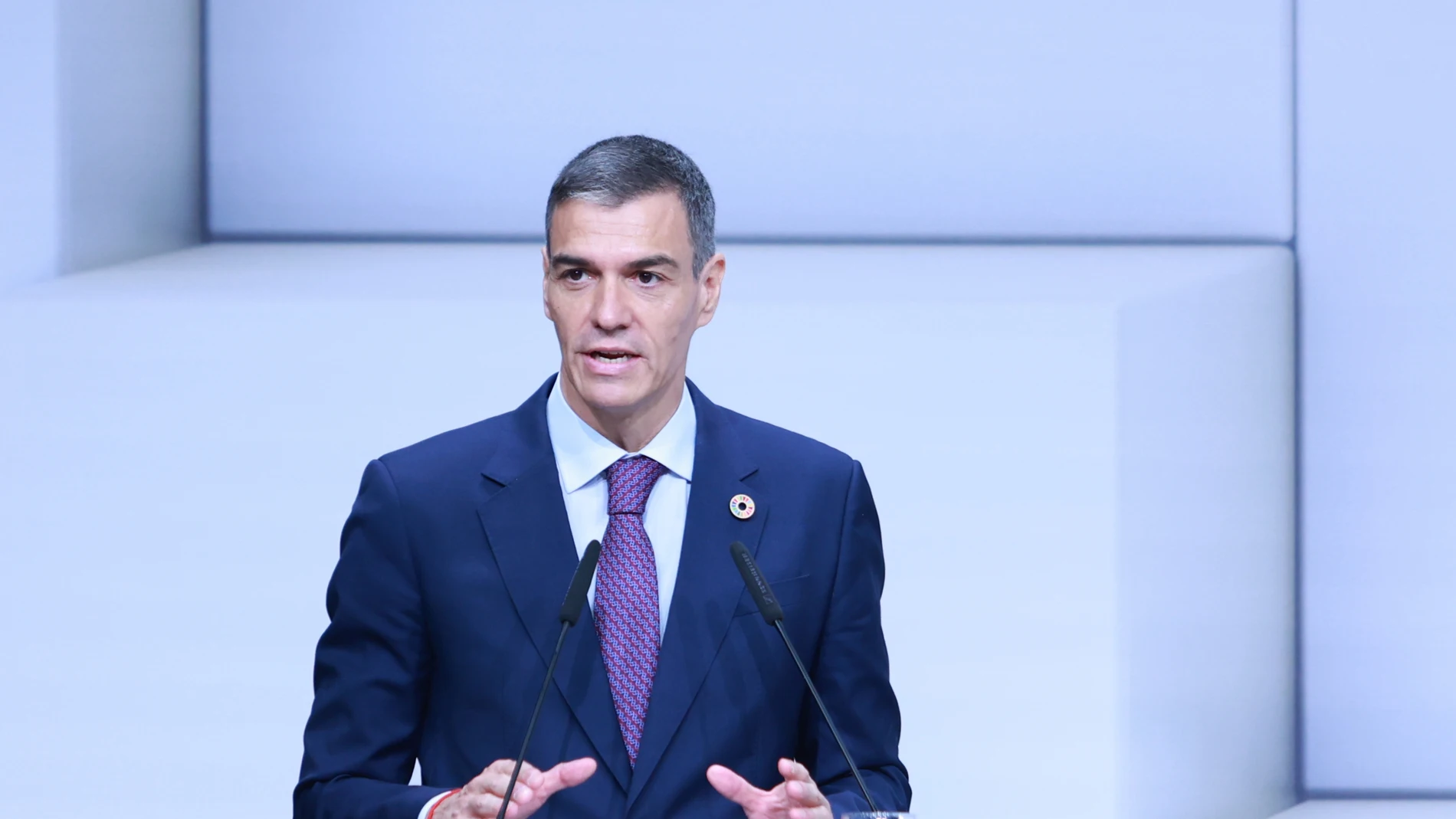 El presidente del Gobierno, Pedro Sánchez, participa en una mesa redonda en la Cumbre de la ONU. A 02 de julio de 2025, en Sevilla (Andalucía, España). Tercera jornada de la IV Conferencia Internacional sobre la Financiación para el Desarrollo de Naciones Unidas que se celebra en Sevilla hasta el 3 de julio y que cuenta con la presencia de medio centenar de jefes de Estado y de Gobierno y líderes de organismos económicos y sociales para impulsar el multilateralismo.02 JULIO 2025Rocío Ruz...