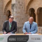 El presidente de la Fundación Iberdrola España, Jaime Alfonsín, y el secretario general de la Fundación Las Edades del Hombre, José Enrique Martín, han suscrito este convenio de colaboración