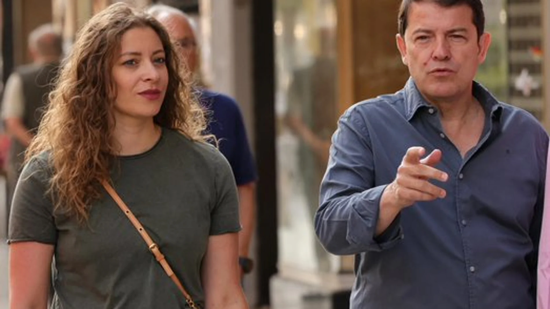 Fernández Mañueco junto a Ester Muñoz