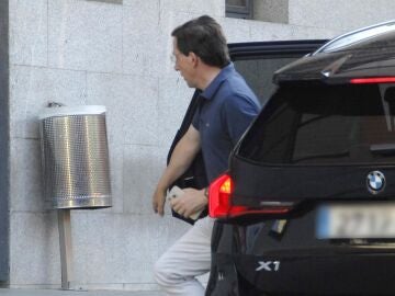 José Luis Martínez-Almeida llega al hospital ante el inminente parto de Teresa Urquijo