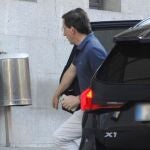 José Luis Martínez-Almeida llega al hospital ante el inminente parto de Teresa Urquijo
