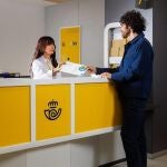 Correos lanza una campaña en Andalucía para fomentar el envío de paquetería con varios países europeos