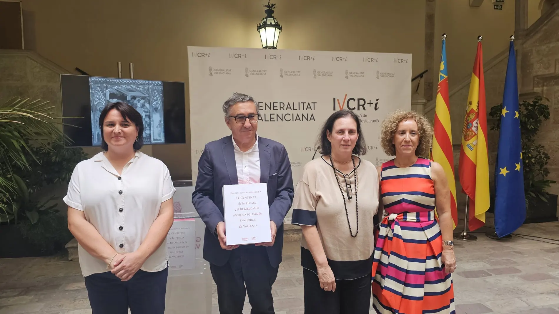 Un nuevo libro descubre los secretos de una de las joyas del arte valenciano, el retablo de El Centenar de la Ploma