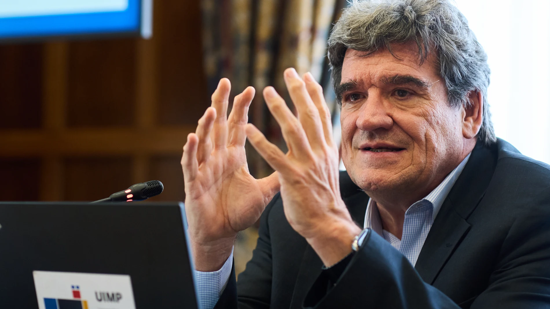 El gobernador del Banco de España, José Luis Escrivá, durante una intervención en el Palacio de la Magdalena, a 3 de julio de 2025, en Santander, Cantabria (España). Escrivá ha participado en el curso '2025 Banco de España-CEMFI-UIMP Conference on the Spanish Economy Immigration and Industrial Policy: Challenges and Opportunities for Spain'. 03 JULIO 2025 Juanma Serrano / Europa Press 03/07/2025